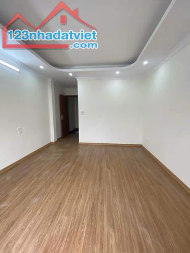 Rẻ vô đối! Nhà Bồ Đề chỉ 9 tỷ hơn - Ngõ ô tô 4m kinh doanh - 45m2*5T*4.2m - Sát Hồng Tiến - 2