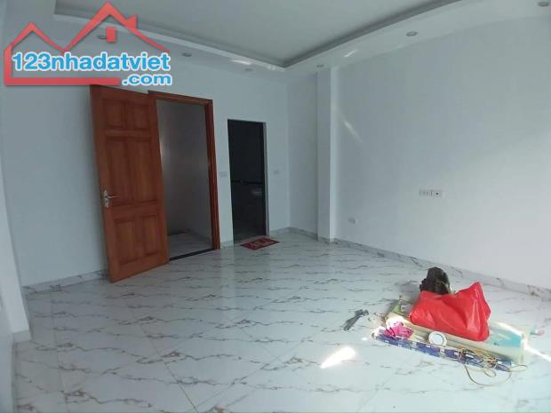 Bán nhà Trinh Lương giá 4.5 tỷ, diện tích 30.2m2, 4 tầng, mặt tiền 4.15m