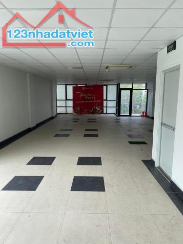 Đẳng cấp! Bán tòa nhà văn phòng 10T phố Nguyễn Văn Cừ 230m2 - Mt 8m - Doanh thu 4 tỷ/năm - 3