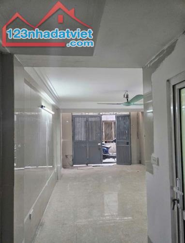 Bán nhà Khúc Thừa Dụ Cầu Giấy 42m x 4T - 4 ngủ giá 8.4 tỷ, nhà đẹp,  về ở ngay