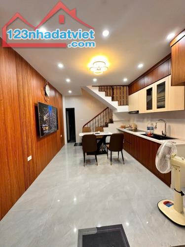 Thụy Khuê - Tây Hồ - 24m- 40m ra ô tô tránh . 5,2 tỷ - 2