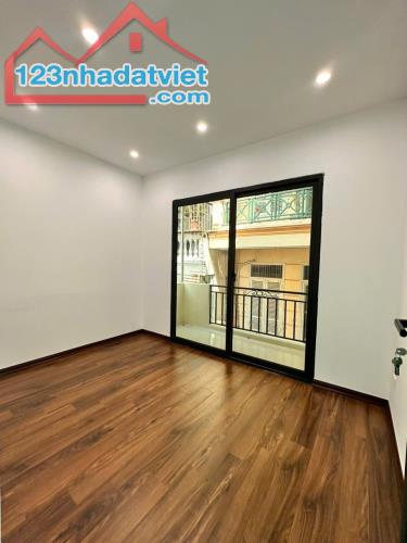 Thụy Khuê - Tây Hồ - 24m- 40m ra ô tô tránh . 5,2 tỷ - 4