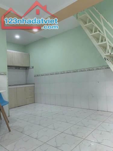 +1 Bán nhà Bạch Đằng - GẦN CHỢ BÀ CHIỂU-40M2-lÔ GÓC-3 PN -HXH - sổ vuông A4- HOÀN CÔNG - 1