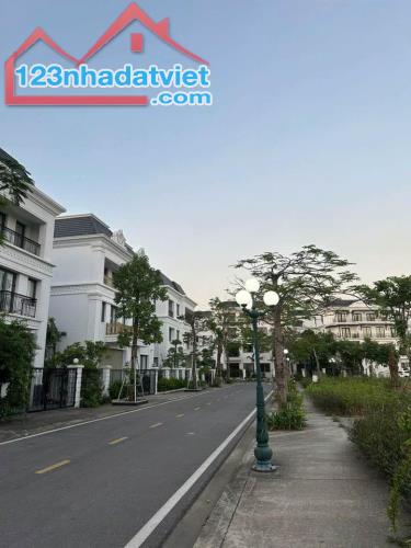 BIỆT THỰ 300m2 ĐƠN LẬP 100% View Hồ Bán đảo 3 Hùng Thắng - Phường Bãi cháy - Hạ Long - 1