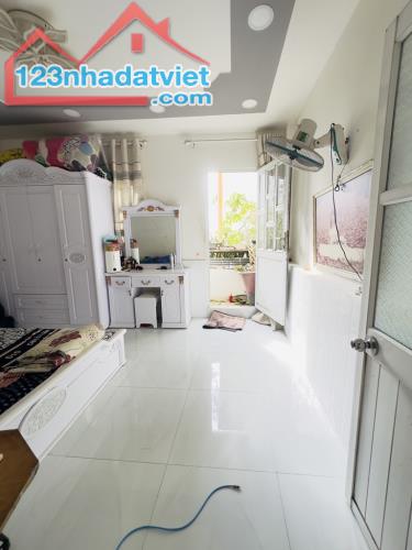 Nhà đẹp ở ngay An Dương Vương, hẻm xe tải đổ cửa, 40m2, 4T, SHR, hoàn công đủ, chỉ 4.1 tỷ - 2