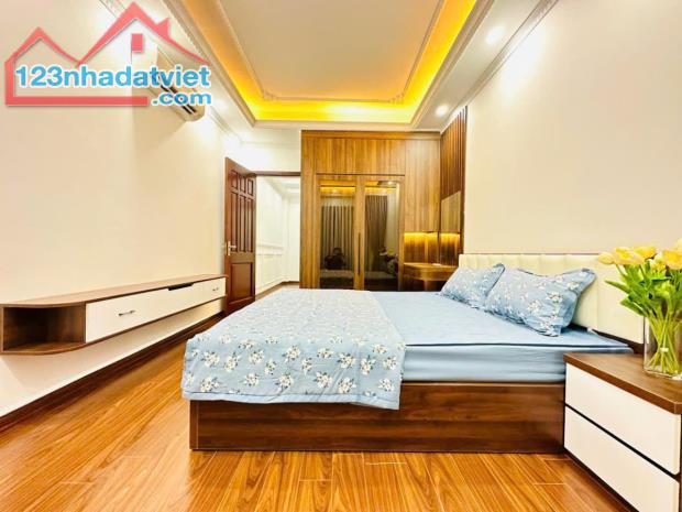 BÁN NHÀ CẦU GIẤY 30M2 x 5 TẦNG FULL NỘI THẤT ĐẲNG CẤP, Ở SƯỚNG. - 1