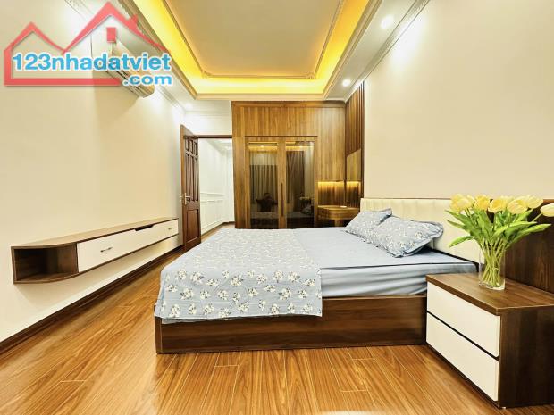 Hàng hiếm phố Hoàng Quốc Việt, 35m2, nhà phân lô vỉa hè, oto tránh, giá thương lượng - 2