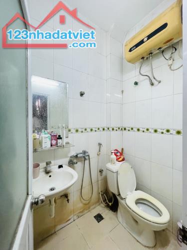 🏠 Bán nhà Hào Nam Dt 37m2,  4 tầng ,mặt tiền 7m , giá 5,65 tỷ 🔥🔥🔥 - 4