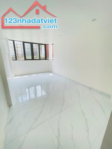 Mới tinh, Ô tô 25m, Tặng nội thất, nhà Quan Thổ-0989311985