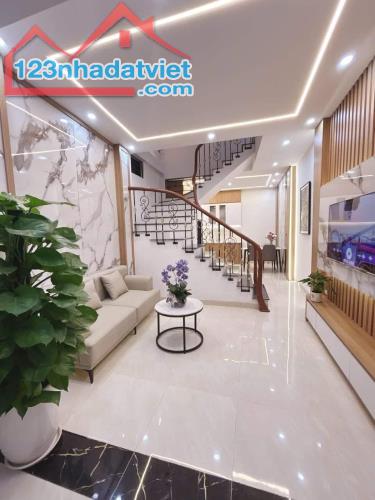 Bán nhà Xã đàn, 30m2 5T 5,75 tỷ, Full nội thất, lô góc, 30M ra phố, Thoáng sáng, Ở có LỘC