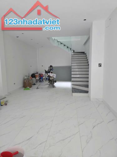 BÁN NHÀ NGÕ 125 HOÀNG CẦU, ĐỐNG ĐA, MỘT NHÀ RA MẶT PHỐ 44m2 5 TẦNG MT 4,3m, 14 tỷ. - 4