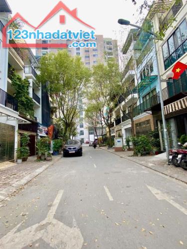 Tân Xuân LÔ GÓC, Ô TÔ - 20M RA PHỐ 84m2 MT 6.3m giá 10,2 tỷ