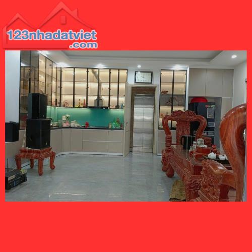 Rẻ nhất khu vực! Bán nhà Cổ Linh - Ô tô tránh - Góc 81m2*5T*5m - Thang máy - 350m tới Aeon