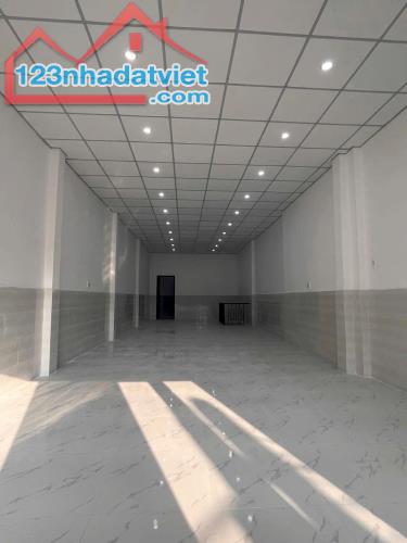 Bán Nhà DT 120M2 mặt tiền đường Nguyễn Văn Hoa ngay ngã Ba Máy Cưa cách Phạm Văn Thuận 30M