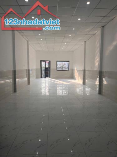 Bán Nhà DT 120M2 mặt tiền đường Nguyễn Văn Hoa ngay ngã Ba Máy Cưa cách Phạm Văn Thuận 30M - 2