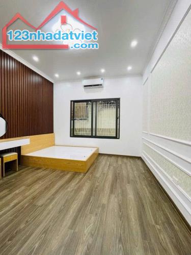 Nhà Đẹp Định Công -Hoàng Mai , DT:40m2 ,Giá hơn 5tỷ ,30m ra oto - 1