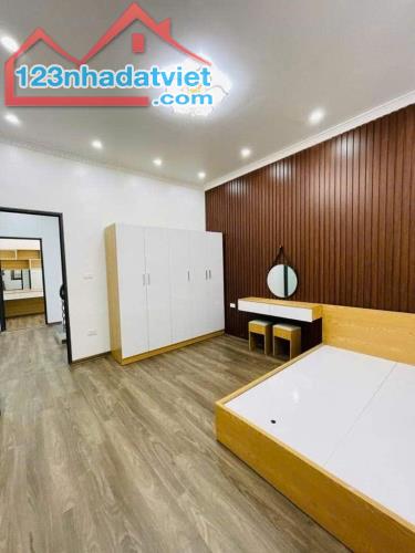 Nhà Đẹp Định Công -Hoàng Mai , DT:40m2 ,Giá hơn 5tỷ ,30m ra oto - 2