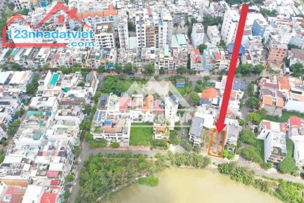 HÀNG HIẾM: Lô BT View sông Q7 Sát PMH, DT Đẹp 8m*20m,GPXD Hầm, 3 Tầng, Giá chỉ 100tr/m2