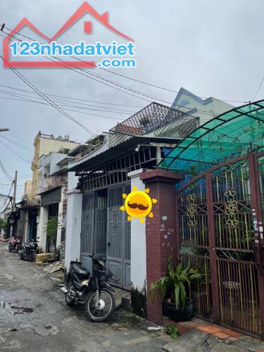 NHÀ T.TAM QUẬN TÂN PHÚ, NGAY CẠNH NHÀ THỜ TÂN HƯƠNG, ĐƯỜNG Ô TÔ, NGANG 4M, 82M2, NHỈNH 6TY