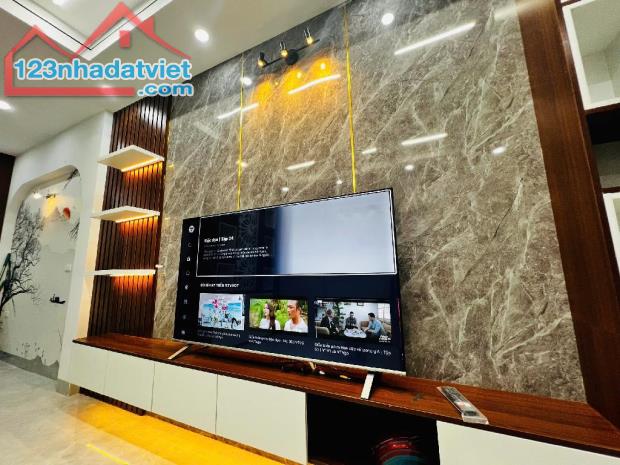 Bán nhà Nguyễn Khoái siêu hót dân xây lô góc 3 thoáng DT 40m2 giá hơn 5 đồng - 1