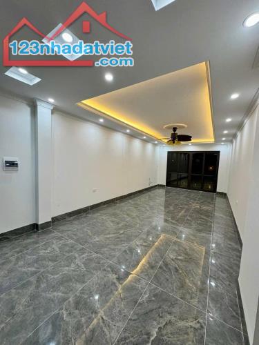 Bán nhà Thạch Bàn, Gần đăng kiểm. Ô tô 4c, thang máy. 10m ô tô tránh. 40m x 6T. - 3