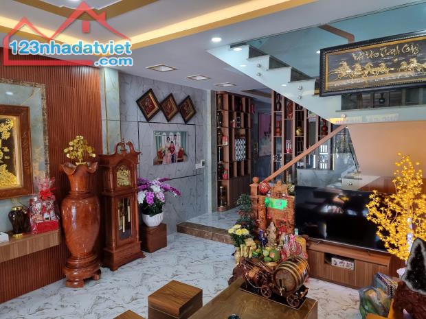 NHÀ ĐẸP NHƯ TRANH VẺ - 115M2 HOÀN CÔNG CHUẨN CHỈNH CHỈ HƠN 5 TỎI - 3