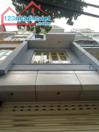BÁN NHÀ MẶT CHỢ NGHĨA ĐÔ 15 TỶ 45m 4 TẦNG MT 3,5m VỈA HÈ Ô TÔ TRÁNH LẠC LONG QUÂN CẦU GIẤY