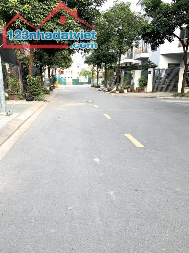 Phân lô- LK KĐT sinh thái Xuân Phương 90m2, mt 6.5m kd, ô tô tránh, full nt có 19 tỷ hơn.