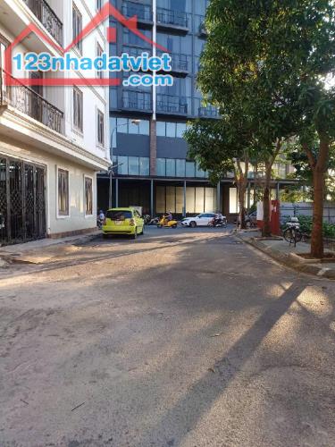 PHỐ LẠC LONG QUÂN, KHU VỰC HẾM NHÀ BÁN - PHÂN LÔ - GARA Ô TÔ, DT 58m2.