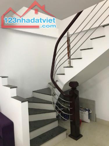 PHỐ LẠC LONG QUÂN, KHU VỰC HẾM NHÀ BÁN - PHÂN LÔ - GARA Ô TÔ, DT 58m2. - 2