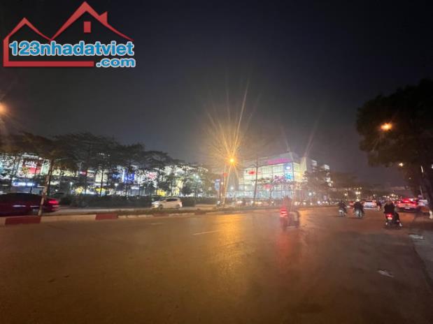 ĐỐI DIỆN AEON MALL LONG BIÊN - NGÕ THẲNG TẮP - Ô TÔ 7 CHỖ - TIỆN ÍCH NGẬP TRÀN - 2