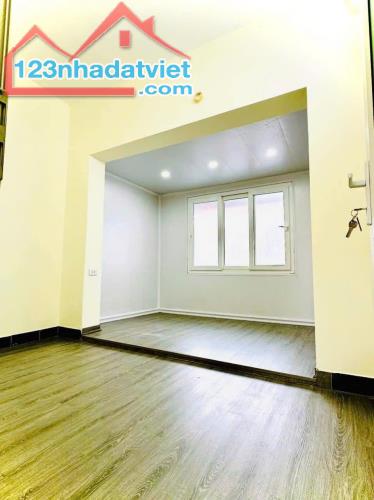 Bán tập thể Tôn Đức Thắng, Đống Đa, 50 m2 ( sổ 28m2), 2 thoáng, 2 phòng ngủ, 2.5 tỷ. - 1