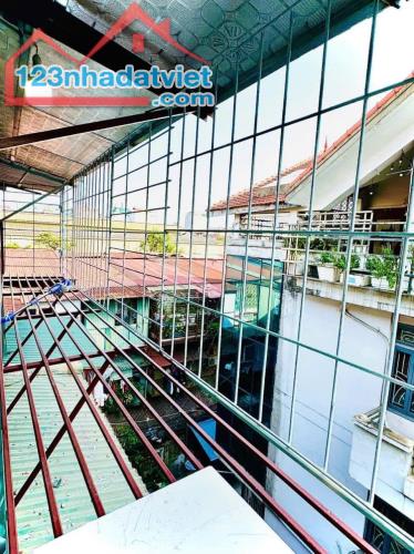 Bán tập thể Tôn Đức Thắng, Đống Đa, 50 m2 ( sổ 28m2), 2 thoáng, 2 phòng ngủ, 2.5 tỷ. - 2