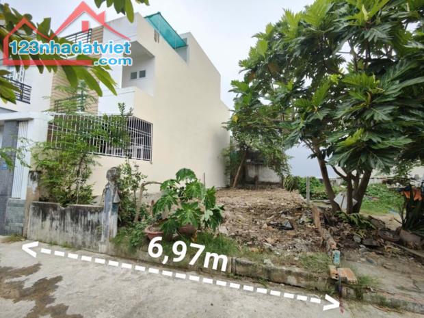 bán đất gần KĐT Vĩnh Điềm Trung, Nha Trang Dt: 121m2 Giá: 2,2 tỷ liên hệ: 0905724084 Bích