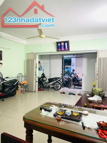 Chia gia tài, cần bán gấp nhà hẻm xe tải, 3 tầng Bình Hưng Hòa B, 80m2, khu sầm uất 5.5tỷ.