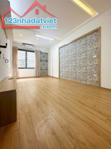 BÁN NHÀ - NGUYỄN CHÍNH - HOÀNG MAI - 30M2 - 5 TẦNG - 5.95 TỶ - CÁCH 5M RA Ô TÔ - NỘI THẤT - 3