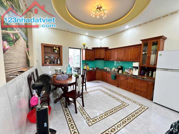 BÁN NHÀ 1T1L P.TRẢNG DÀI NỘI THẤT GỖ MÁI THÁI 140M2 CHỈ 2,69 TỶ - 2