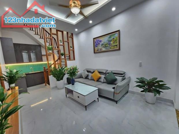 Cho thuê nhà nguyên căn tại phố Quán Thánh, diện tích 31.5m², 4 tầng, giá chỉ 7.1 triệu - 1