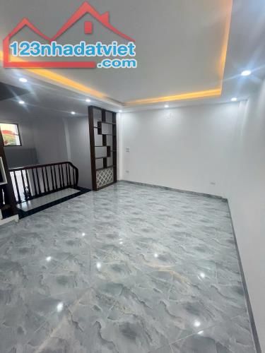 NHÀ MỚI QUỲNH ĐÔ 50M2 - Ô TÔ ĐỖ CỔNG - 2 THOÁNG - VÀI BƯỚC RA PHỐ - CHỈ 5.6 TỶ - 1