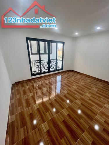 NHÀ MỚI QUỲNH ĐÔ 50M2 - Ô TÔ ĐỖ CỔNG - 2 THOÁNG - VÀI BƯỚC RA PHỐ - CHỈ 5.6 TỶ - 2