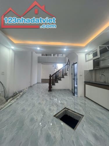 NHÀ MỚI QUỲNH ĐÔ 50M2 - Ô TÔ ĐỖ CỔNG - 2 THOÁNG - VÀI BƯỚC RA PHỐ - CHỈ 5.6 TỶ - 3