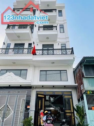 RA NHANH NHÀ VIP PHAN VĂN HỚN Q12 - 5 TẦNG - NHỈNH 8 TỶ TL - Ô TÔ NGỦ TRONG NHÀ-SHR