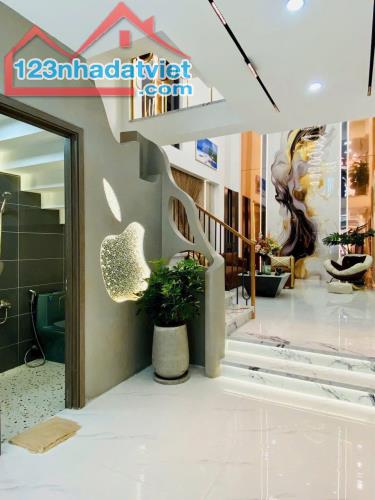 Bán nhà Mặt Tiền thông Thành Thái, Quận 10 60m2 chỉ hơn 6 tỷ. - 1