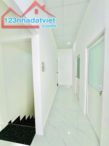 NHÀ MỚI THƠM SƠN - 3 TẦNG - DT 30 M2 (6 x 5) - NƠ TRANG LONG - GẦN ỦY BAN Q.BÌNH THẠNH. - 3