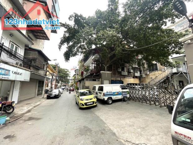 bán nhà phân lô phố Ngô Tất Tố, ô chờ thang máy