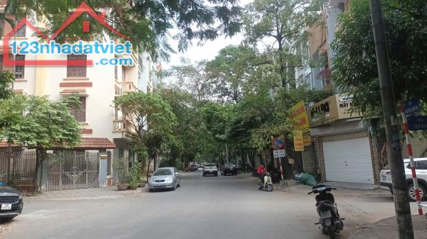 BÁN NHÀ MP NGUYỄN KHUYẾN HÀ ĐÔNG, KINH DOANH ĐỈNH, 82m2, GIÁ 20 Tỷ.