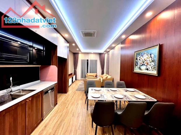 Tuyệt Phẩm Nguyễn Văn Cừ, Lô Góc 48m2, 6 Tầng Thang Máy, Full Nội Thất, Gara, Giá 13,5 tỷ