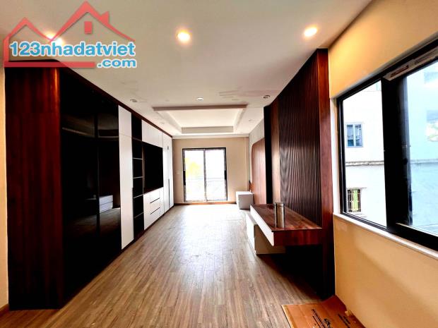 Tuyệt Phẩm Nguyễn Văn Cừ, Lô Góc 48m2, 6 Tầng Thang Máy, Full Nội Thất, Gara, Giá 13,5 tỷ - 1