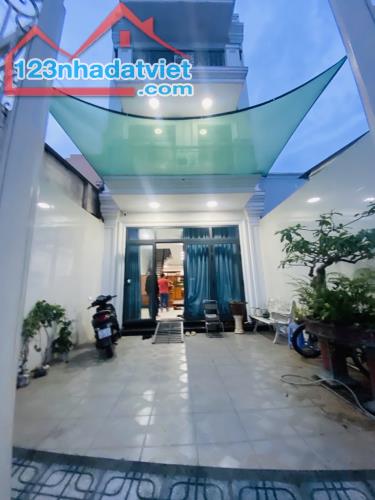 NHÀ 4 TẦNG XÂY MỚI ĐẸP, NGANG 5, 129M2, CÓ SÂN ĐẬU OTÔ, GẦN VINCOM Q9, NHỈNH 11TỶ