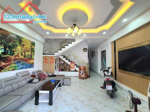 Bán Nhà HXT Thông Đồng Xoài, Tân Bình, 192m2, Ngang Gần 10m, 3 Tầng Mới, Chỉ 31 Tỷ TL.